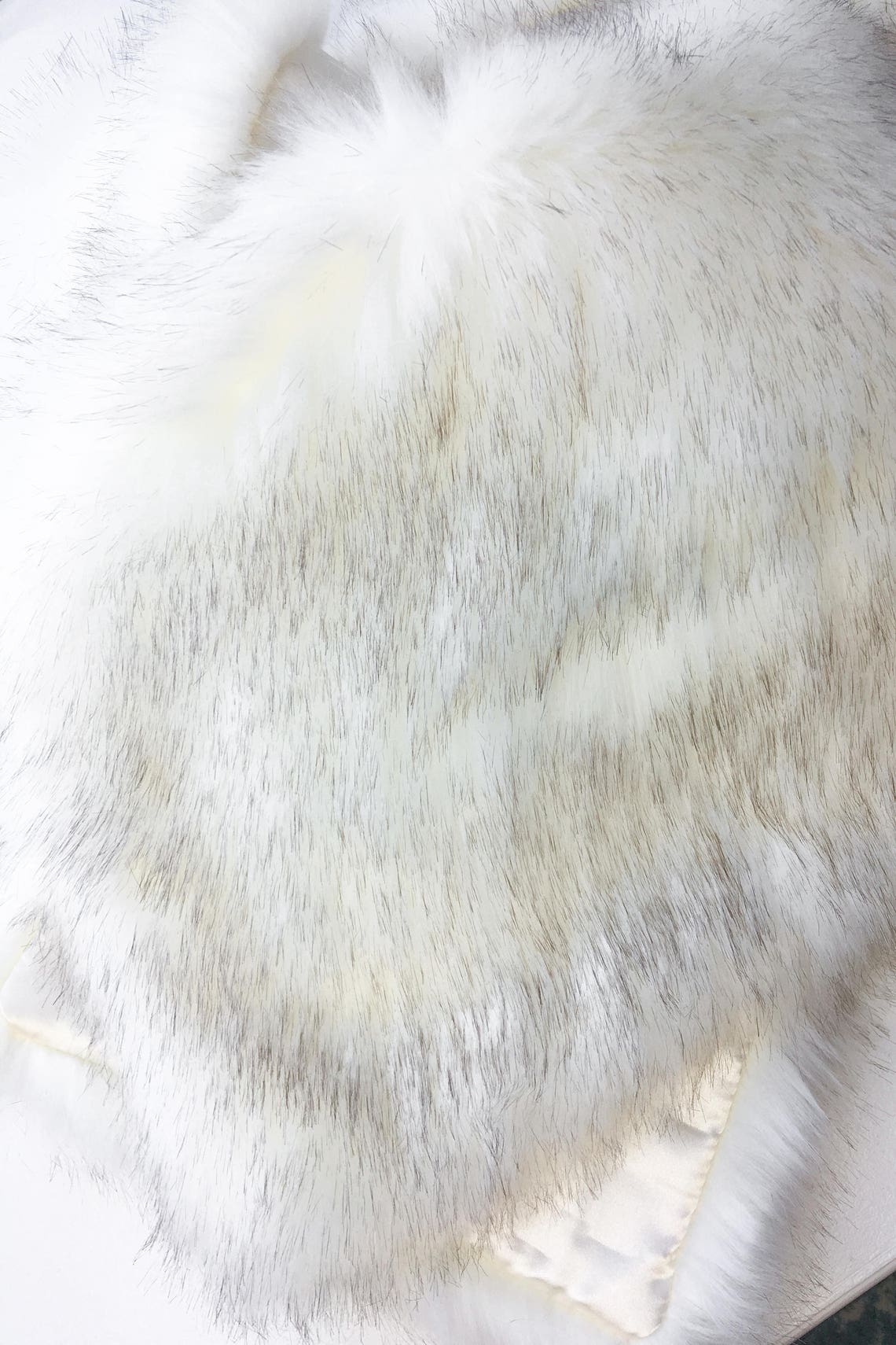Ivory with black tips faux fur - Stole Wedding Shawl 评论和价格