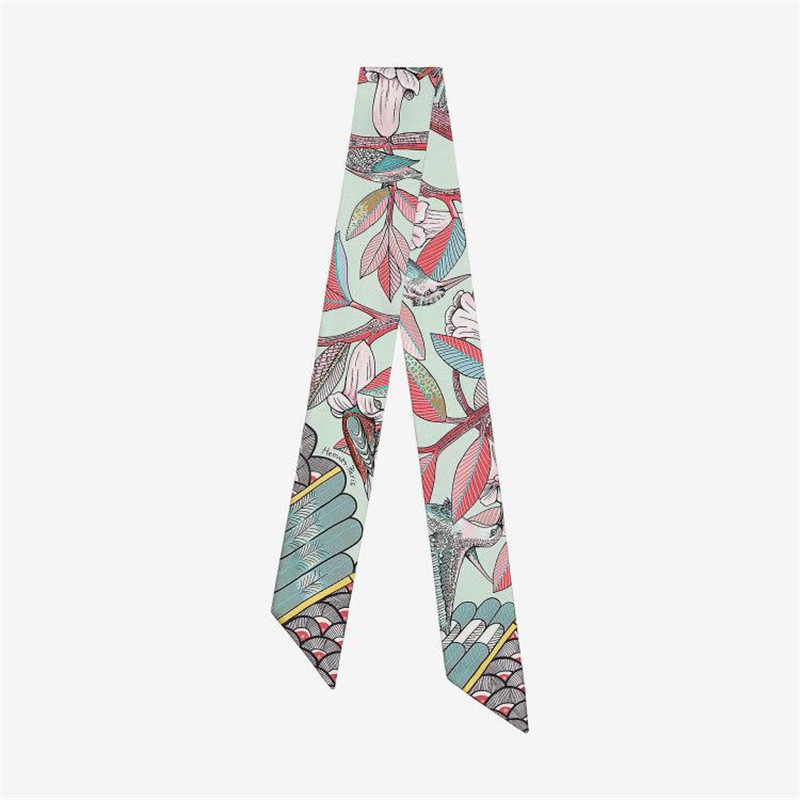 Luxury Brand Hummingbird Print - Ascot Neck Scarf 评论和价格